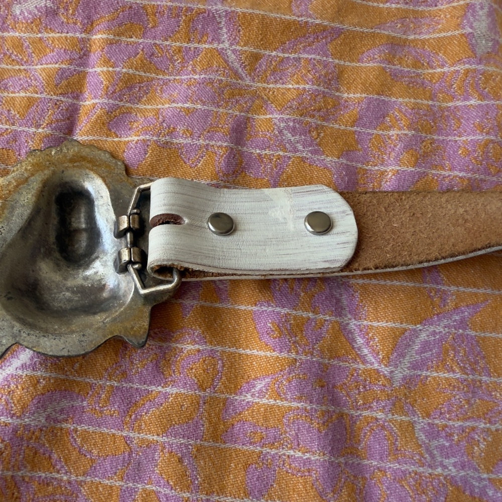 Genuine Leather Belt with Lion Head Buckle, size 34, fits 31 to 34 - Picture 3 of 4